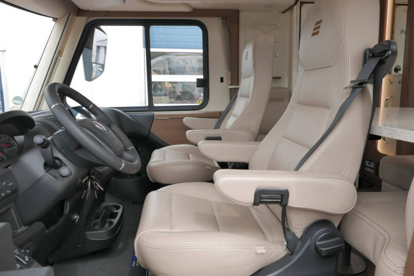 Hymer B-SL 674 SupremeLine | Bovenkastjes | 180 pk 9G Automaat | Levelsysteem 21