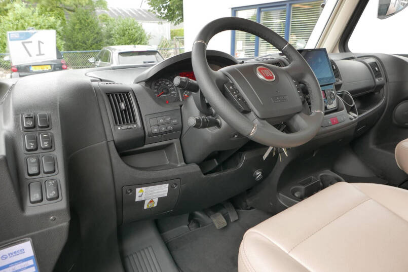 Hymer B-SL 674 SupremeLine | Bovenkastjes | 180 pk 9G Automaat | Levelsysteem 22