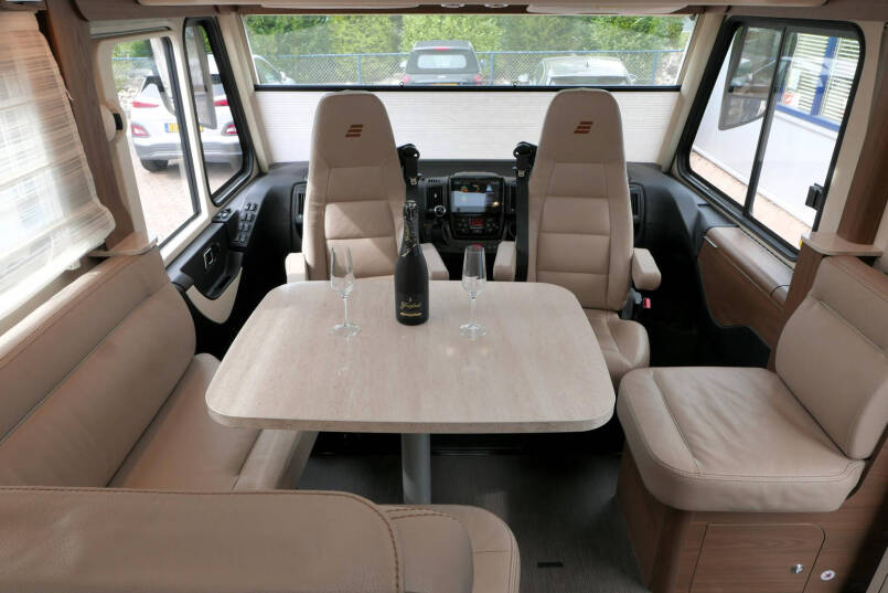 Hymer B-SL 674 SupremeLine | Bovenkastjes | 180 pk 9G Automaat | Levelsysteem 26