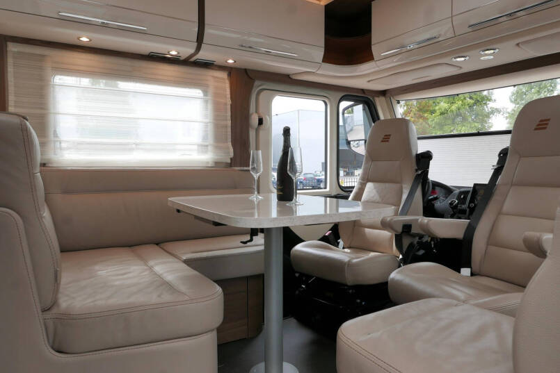 Hymer B-SL 674 SupremeLine | Bovenkastjes | 180 pk 9G Automaat | Levelsysteem 29