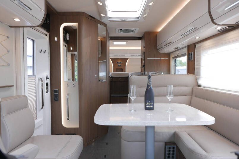 Hymer B-SL 674 SupremeLine | Bovenkastjes | 180 pk 9G Automaat | Levelsysteem 32