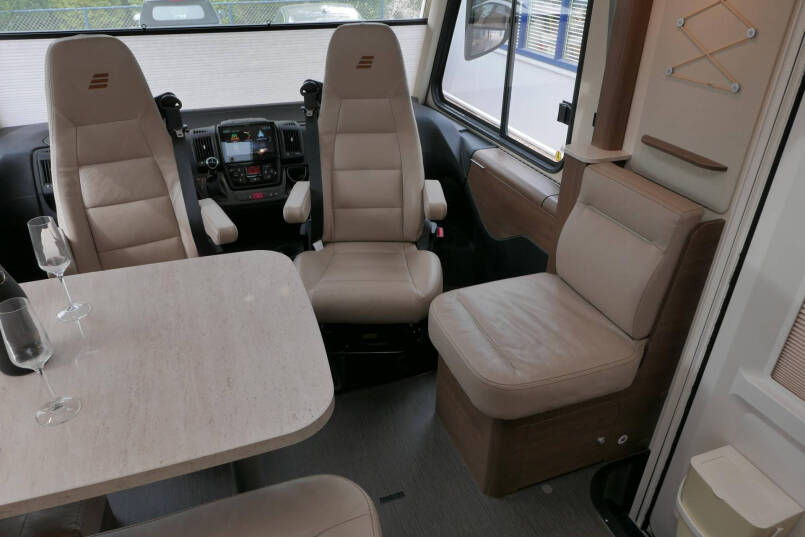 Hymer B-SL 674 SupremeLine | Bovenkastjes | 180 pk 9G Automaat | Levelsysteem 38
