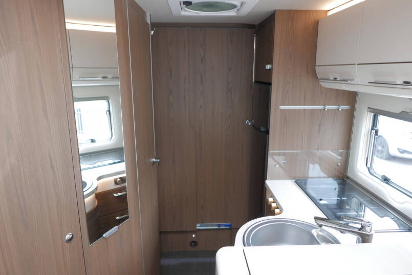 Hymer B-SL 674 SupremeLine | Bovenkastjes | 180 pk 9G Automaat | Levelsysteem 39