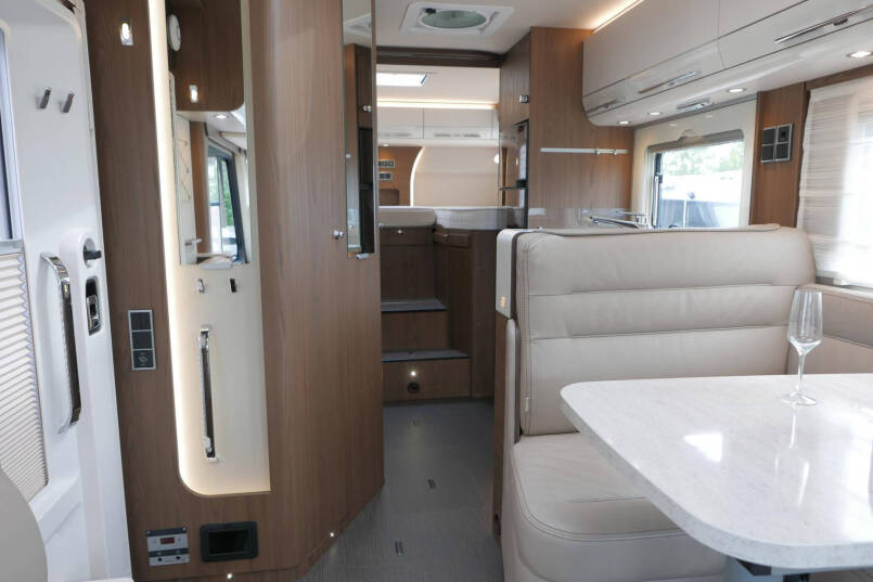 Hymer B-SL 674 SupremeLine | Bovenkastjes | 180 pk 9G Automaat | Levelsysteem 40
