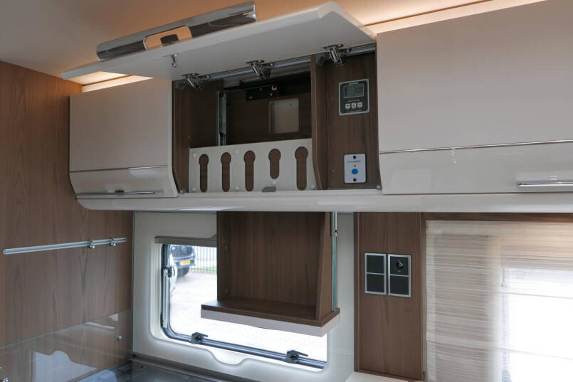 Hymer B-SL 674 SupremeLine | Bovenkastjes | 180 pk 9G Automaat | Levelsysteem 42