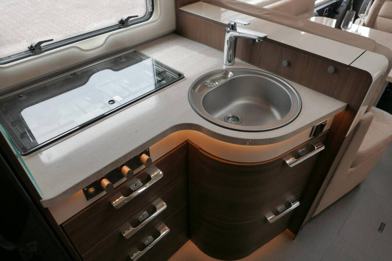 Hymer B-SL 674 SupremeLine | Bovenkastjes | 180 pk 9G Automaat | Levelsysteem 43