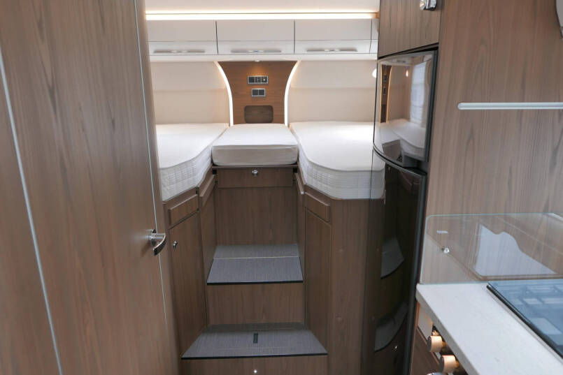 Hymer B-SL 674 SupremeLine | Bovenkastjes | 180 pk 9G Automaat | Levelsysteem 46