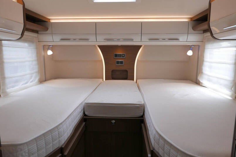 Hymer B-SL 674 SupremeLine | Bovenkastjes | 180 pk 9G Automaat | Levelsysteem 47