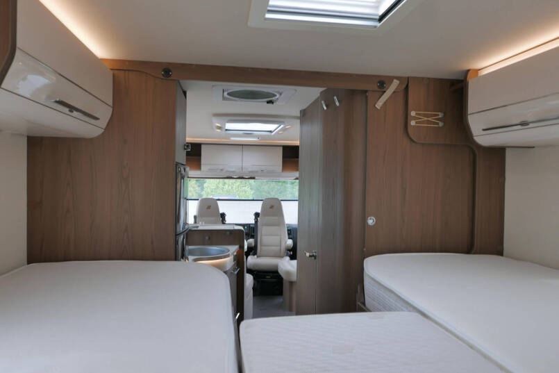 Hymer B-SL 674 SupremeLine | Bovenkastjes | 180 pk 9G Automaat | Levelsysteem 51