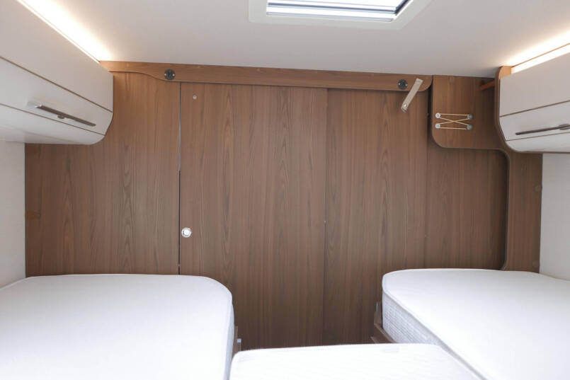 Hymer B-SL 674 SupremeLine | Bovenkastjes | 180 pk 9G Automaat | Levelsysteem 52