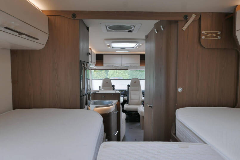 Hymer B-SL 674 SupremeLine | Bovenkastjes | 180 pk 9G Automaat | Levelsysteem 53