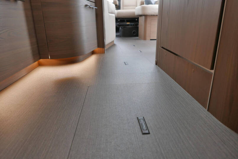 Hymer B-SL 674 SupremeLine | Bovenkastjes | 180 pk 9G Automaat | Levelsysteem 54