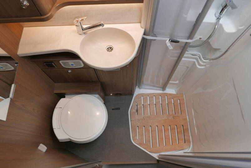 Hymer B-SL 674 SupremeLine | Bovenkastjes | 180 pk 9G Automaat | Levelsysteem 55
