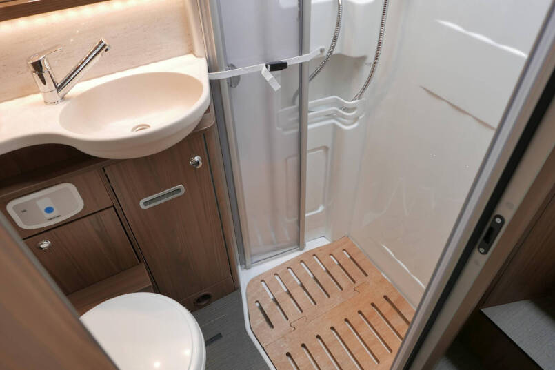 Hymer B-SL 674 SupremeLine | Bovenkastjes | 180 pk 9G Automaat | Levelsysteem 57