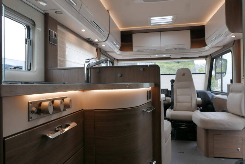 Hymer B-SL 674 SupremeLine | Bovenkastjes | 180 pk 9G Automaat | Levelsysteem 61