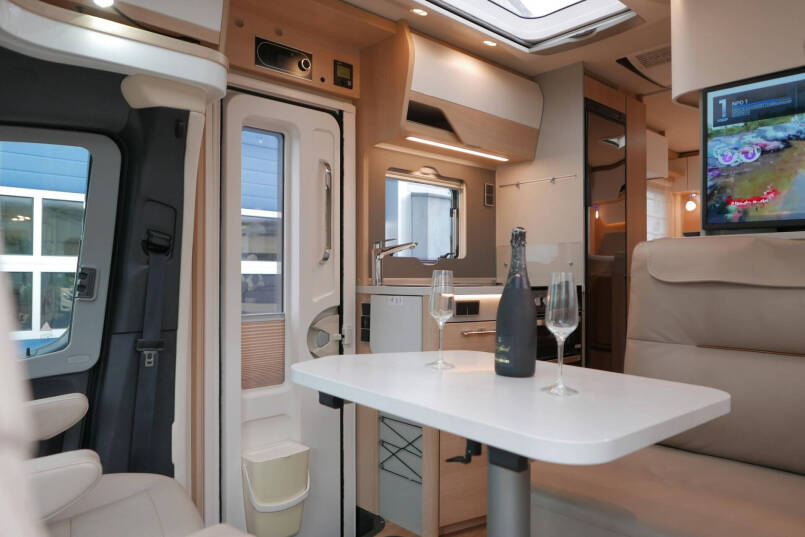 Hymer BMC-T 580 | 4430 Chassis | Levelsysteem | Oven | Enkele bedden 28