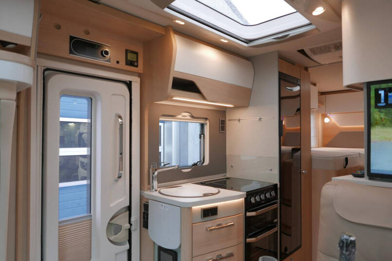 Hymer BMC-T 580 | 4430 Chassis | Levelsysteem | Oven | Enkele bedden 31