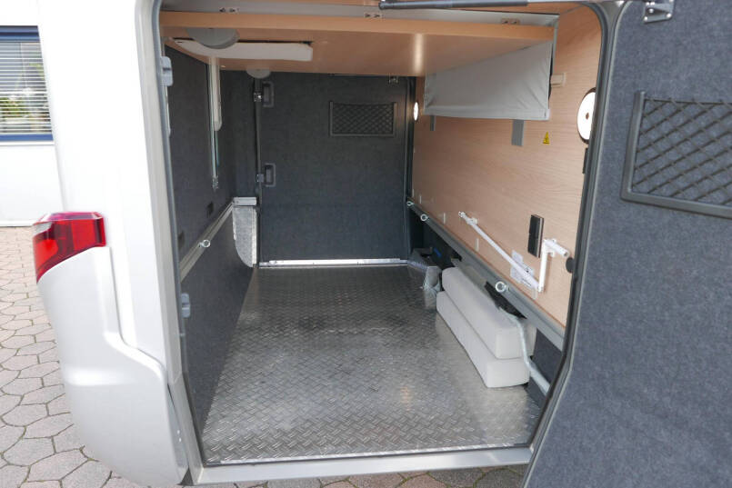 Hymer BMC-T 690 | Mercedes | 280 Ah Lithium | Queensbed | 11