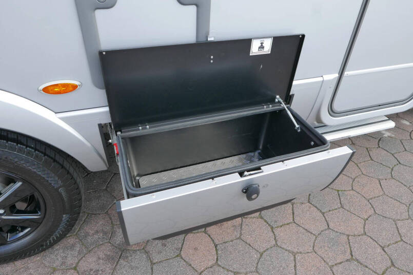 Hymer BMC-T 690 | Mercedes | 280 Ah Lithium | Queensbed | 13