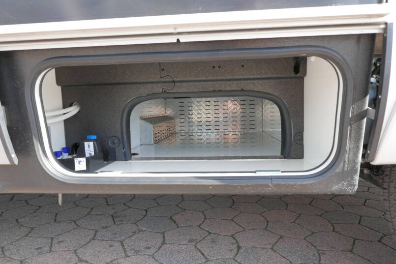 Hymer BMC-T 690 | Mercedes | 280 Ah Lithium | Queensbed | 14