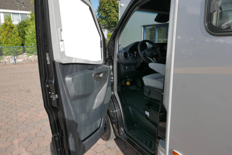 Hymer BMC-T 690 | Mercedes | 280 Ah Lithium | Queensbed | 18