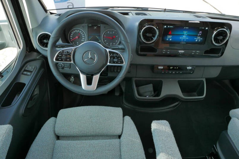 Hymer BMC-T 690 | Mercedes | 280 Ah Lithium | Queensbed | 21