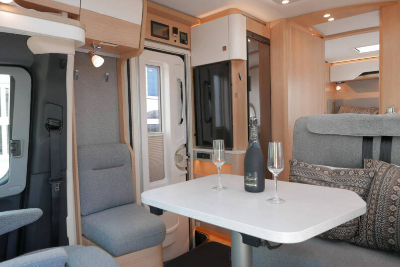 Hymer BMC-T 690 | Mercedes | 280 Ah Lithium | Queensbed | 26