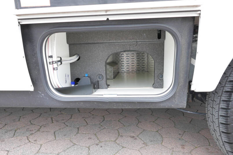 Hymer BMC-I 580 | Mercedes-Benz | 9G automaat | Enkele bedden | Levelsysteem | 14
