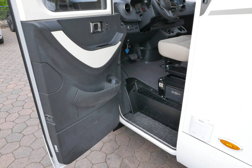 Hymer BMC-I 580 | Mercedes-Benz | 9G automaat | Enkele bedden | Levelsysteem | 18