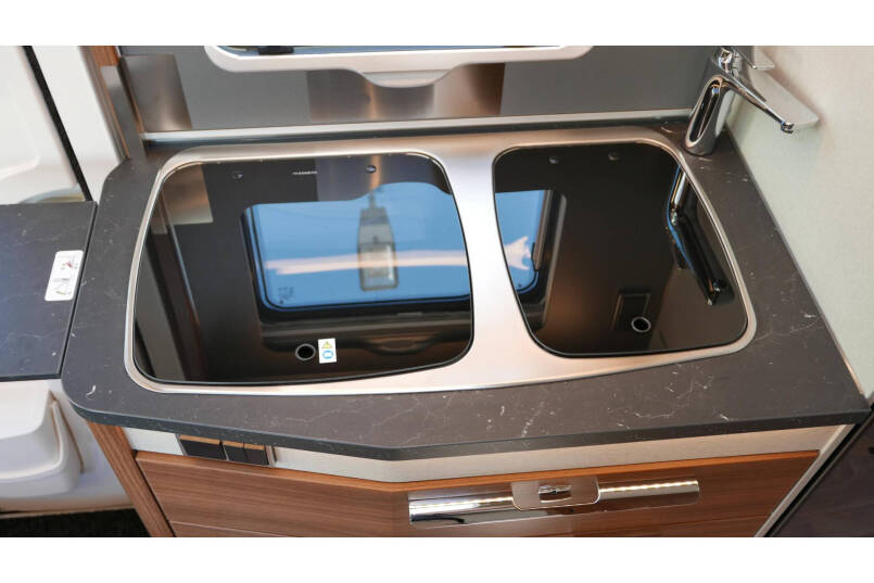 Hymer BMC-I 580 | Mercedes-Benz | 9G automaat | Enkele bedden | Levelsysteem | 31