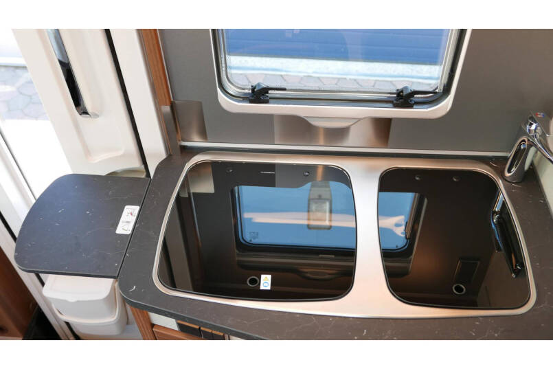 Hymer BMC-I 580 | Mercedes-Benz | 9G automaat | Enkele bedden | Levelsysteem | 32