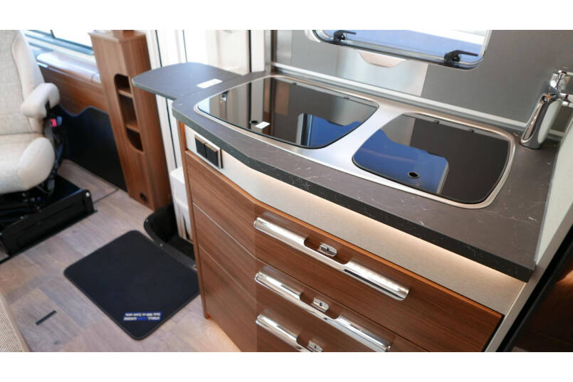 Hymer BMC-I 580 | Mercedes-Benz | 9G automaat | Enkele bedden | Levelsysteem | 33