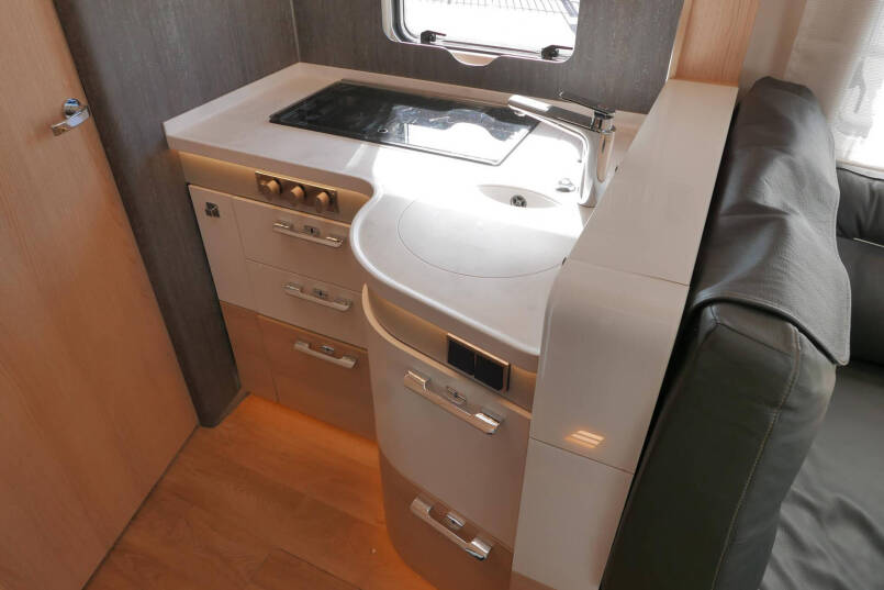 Hymer BML-I 780 MasterLine | Bovenkastjes | Levelsysteem | Lithium | Enkele bedden 41