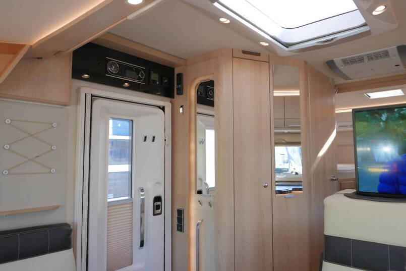Hymer B-SL 674 SupremeLine | 180 pk Automaat | Levelsysteem | Lithium | 32