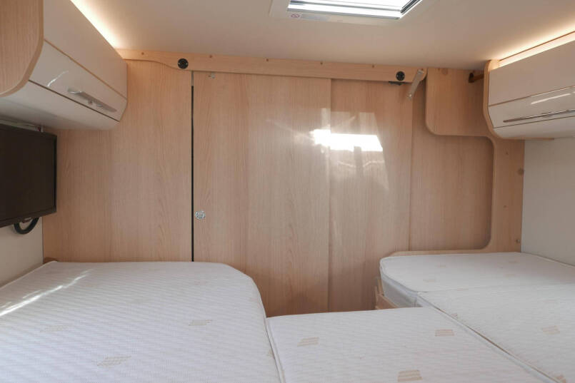 Hymer B-SL 674 SupremeLine | 180 pk Automaat | Levelsysteem | Lithium | 45