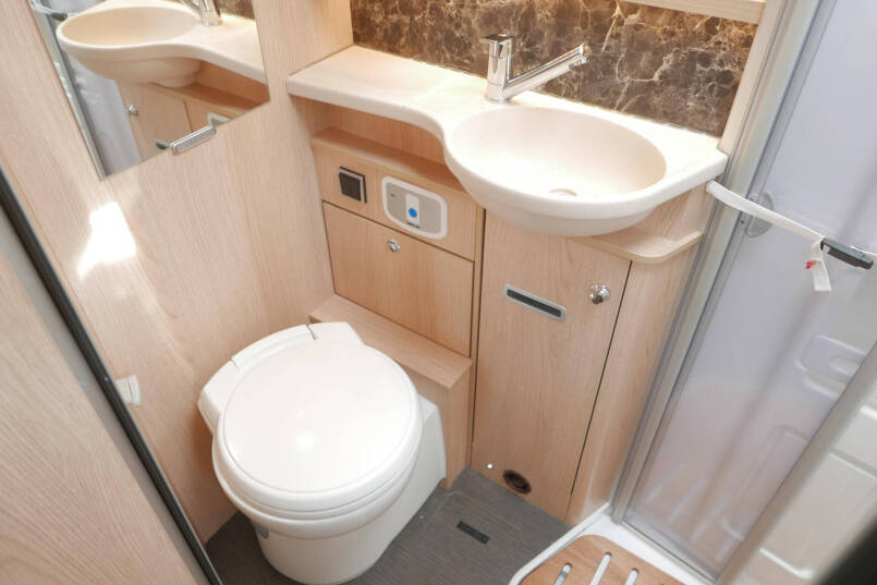 Hymer B-SL 674 SupremeLine | 180 pk Automaat | Levelsysteem | Lithium | 49