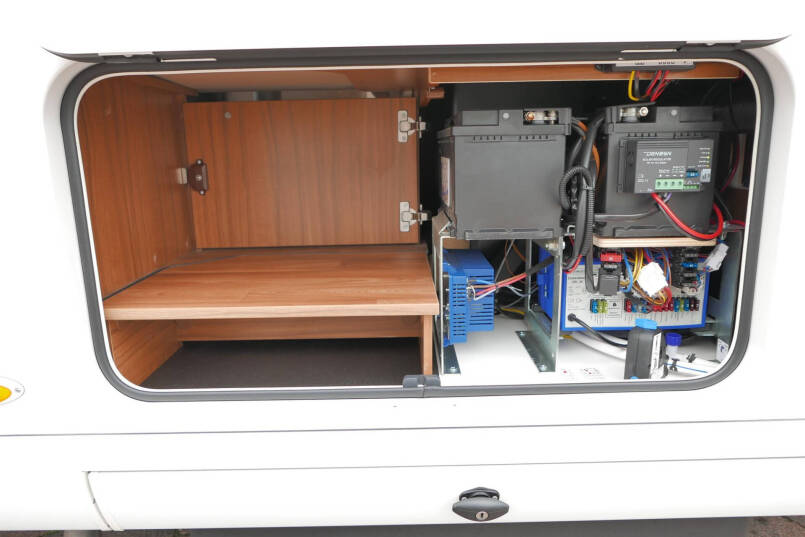 Hymer B 588 PL | 180 pk Automaat | Levelsysteem | Enkele bedden | AL-KO maxi 14