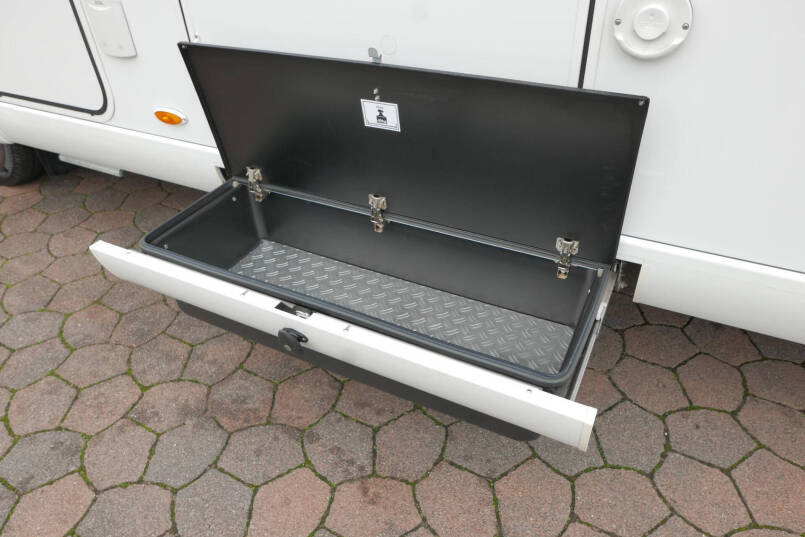 Hymer B 588 PL | 180 pk Automaat | Levelsysteem | Enkele bedden | AL-KO maxi 15