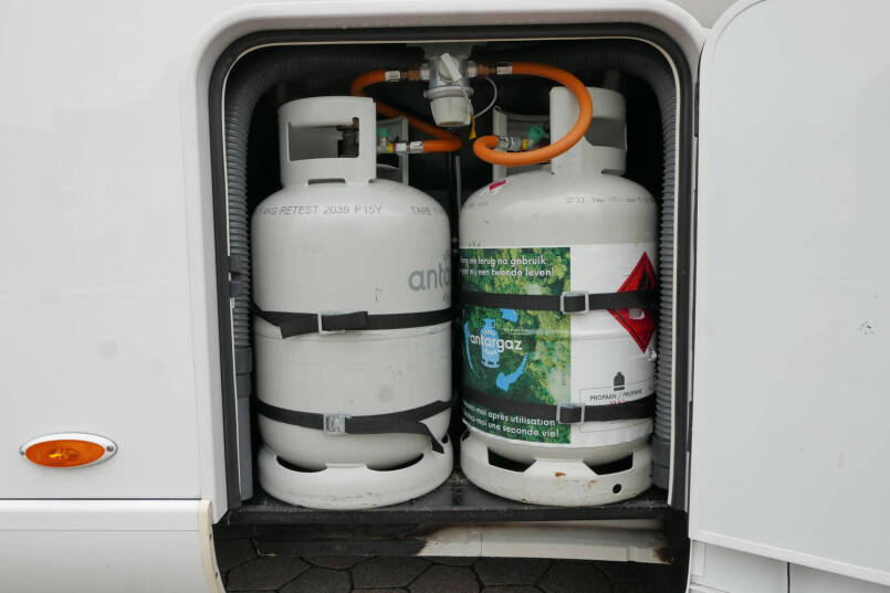 Hymer B 588 PL | 180 pk Automaat | Levelsysteem | Enkele bedden | AL-KO maxi 16