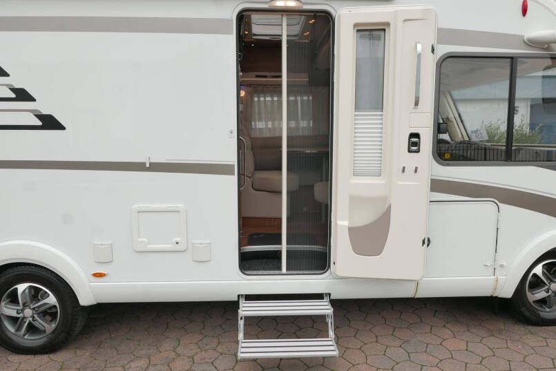 Hymer B 588 PL | 180 pk Automaat | Levelsysteem | Enkele bedden | AL-KO maxi 17