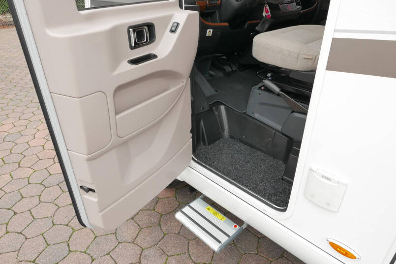 Hymer B 588 PL | 180 pk Automaat | Levelsysteem | Enkele bedden | AL-KO maxi 19