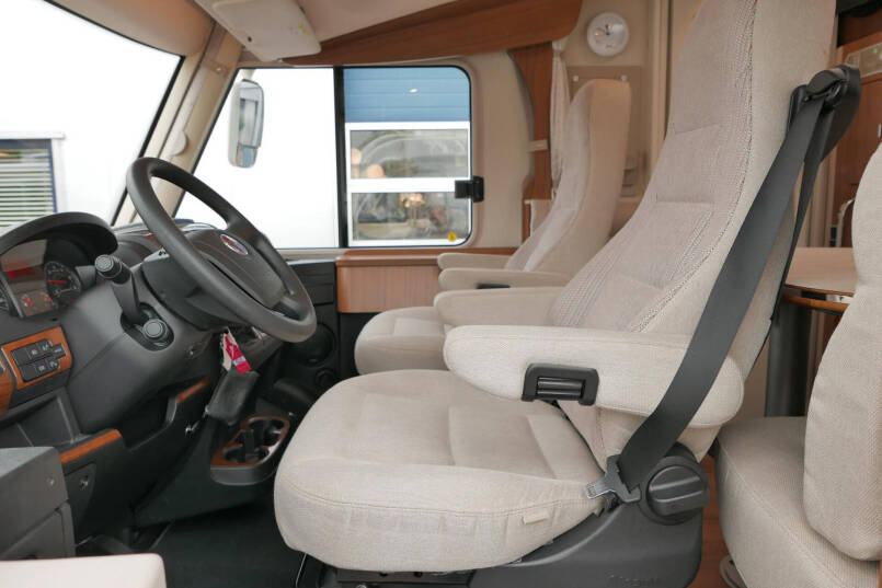 Hymer B 588 PL | 180 pk Automaat | Levelsysteem | Enkele bedden | AL-KO maxi 20