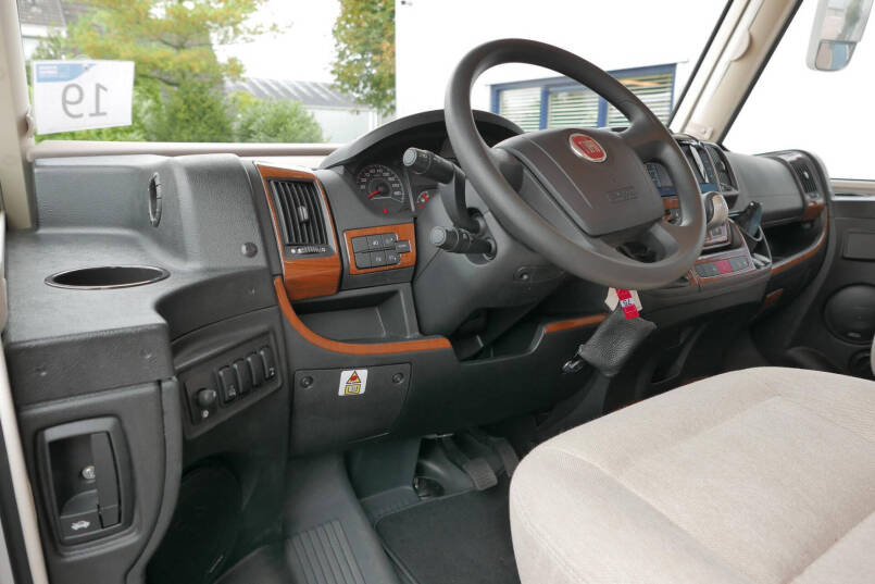 Hymer B 588 PL | 180 pk Automaat | Levelsysteem | Enkele bedden | AL-KO maxi 21