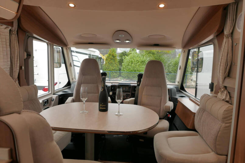 Hymer B 588 PL | 180 pk Automaat | Levelsysteem | Enkele bedden | AL-KO maxi 23