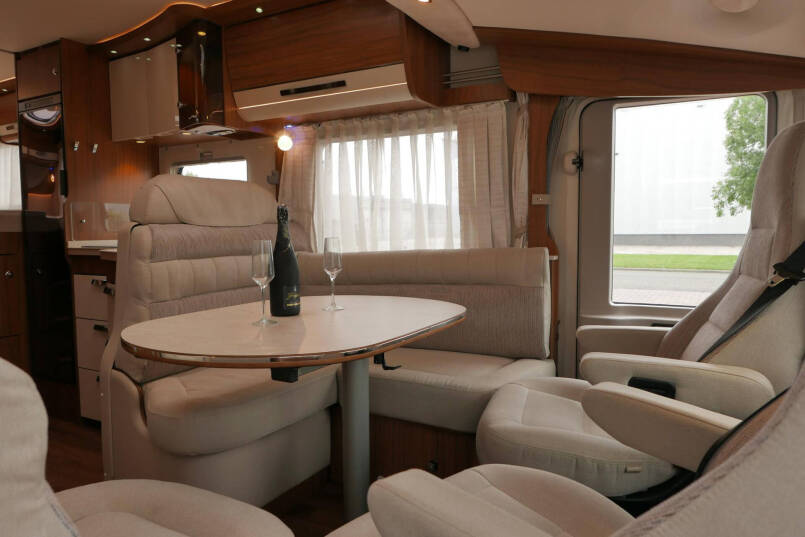 Hymer B 588 PL | 180 pk Automaat | Levelsysteem | Enkele bedden | AL-KO maxi 25