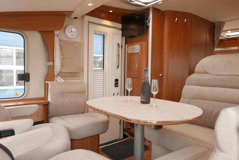 Hymer B 588 PL | 180 pk Automaat | Levelsysteem | Enkele bedden | AL-KO maxi 26