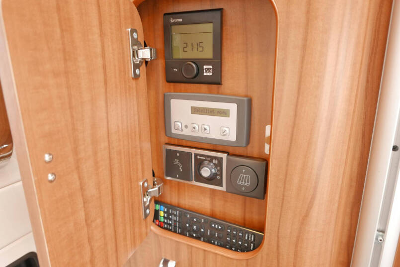 Hymer B 588 PL | 180 pk Automaat | Levelsysteem | Enkele bedden | AL-KO maxi 31