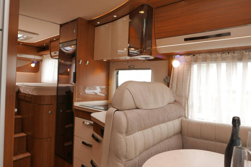 Hymer B 588 PL | 180 pk Automaat | Levelsysteem | Enkele bedden | AL-KO maxi 32