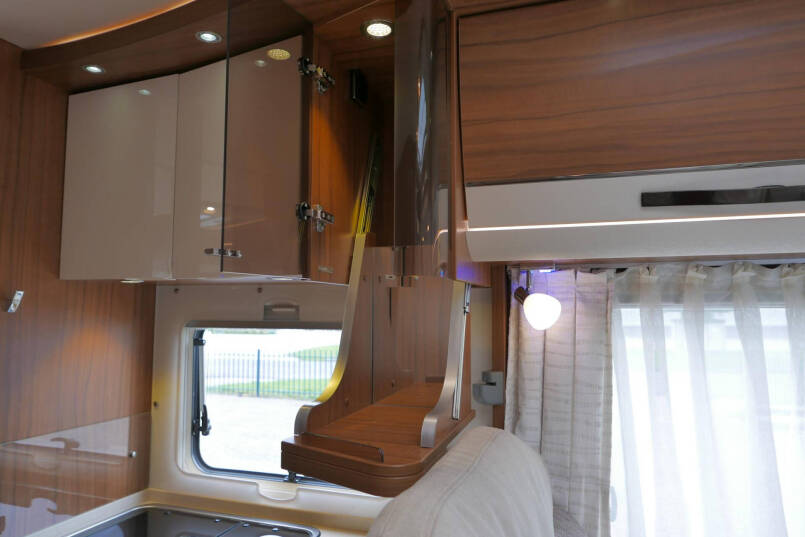 Hymer B 588 PL | 180 pk Automaat | Levelsysteem | Enkele bedden | AL-KO maxi 33