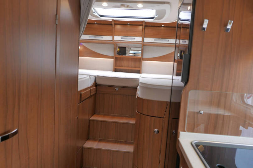 Hymer B 588 PL | 180 pk Automaat | Levelsysteem | Enkele bedden | AL-KO maxi 37